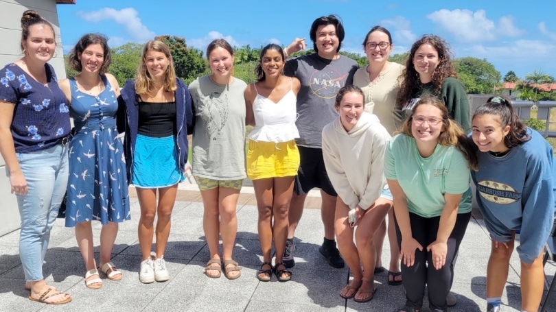 winter 2021 Hawaii FSP students with Dartmouth alumna Zoe Leonard '19