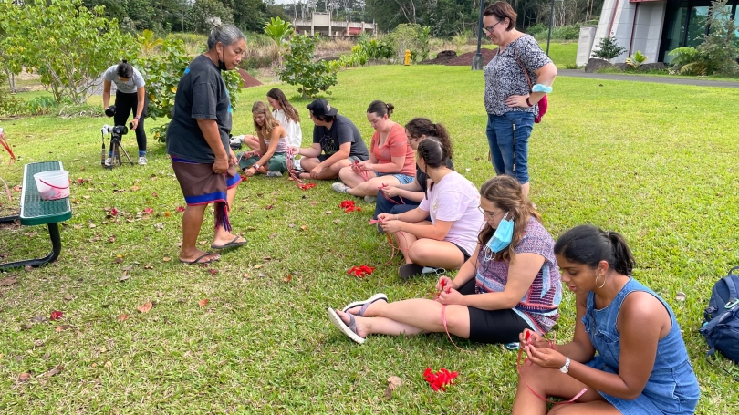 winter 2021 Hawaii FSP students learn about lei making